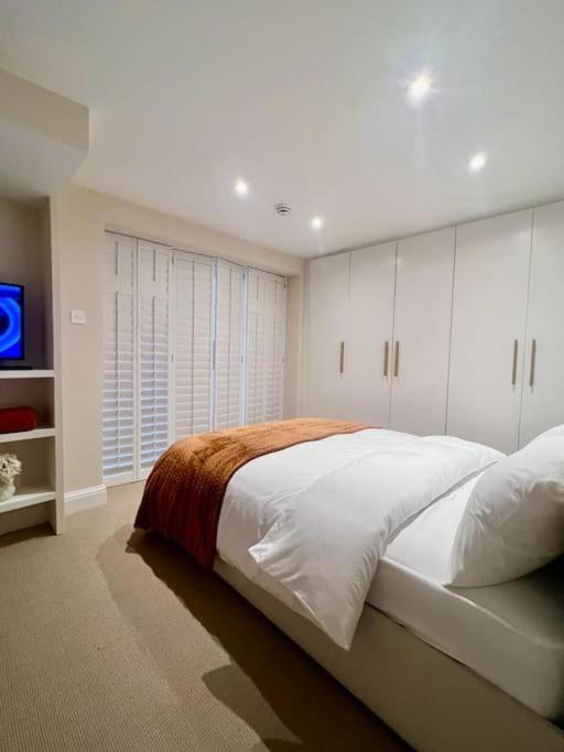 New Flat In Holland Park Apartment London Exterior photo