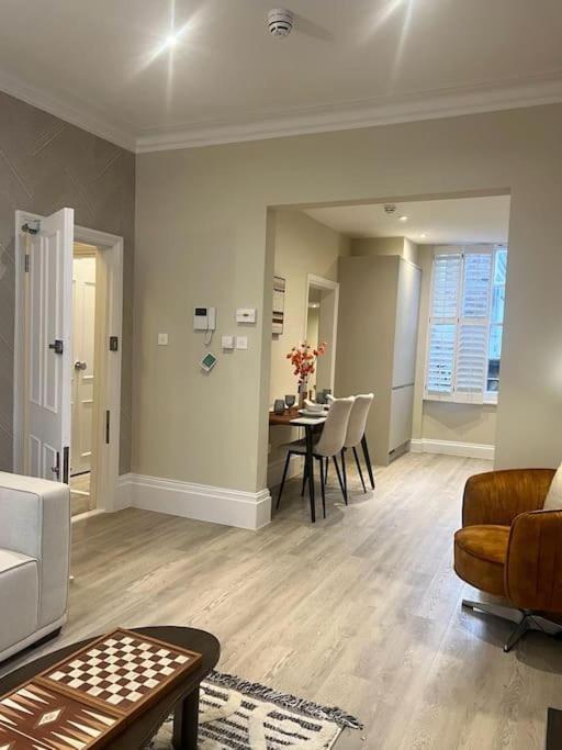 New Flat In Holland Park Apartment London Exterior photo